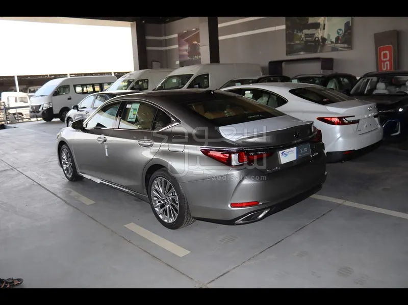 2025 Lexus ES 350