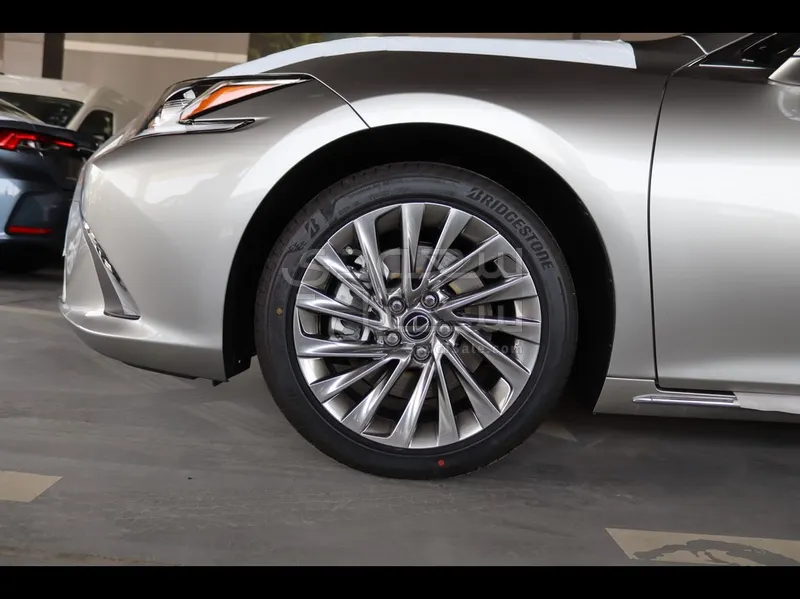 2025 Lexus ES 350