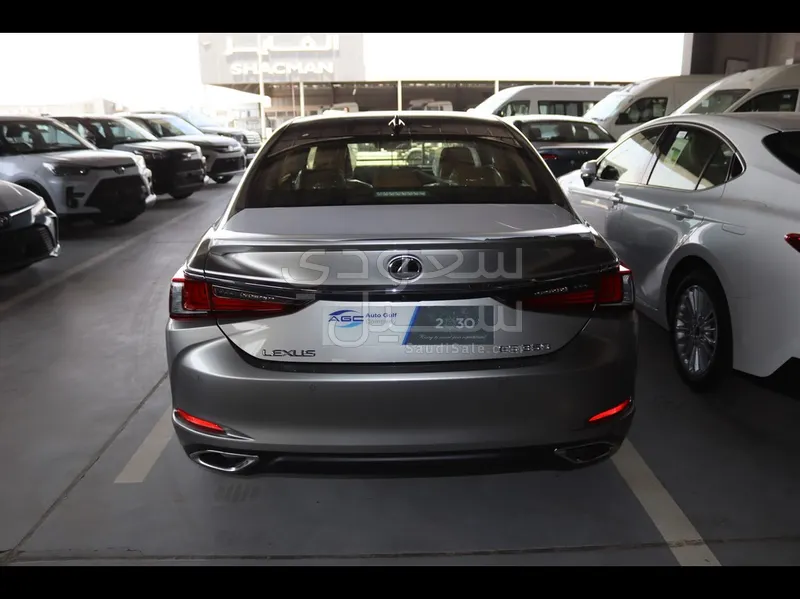 2025 Lexus ES 350