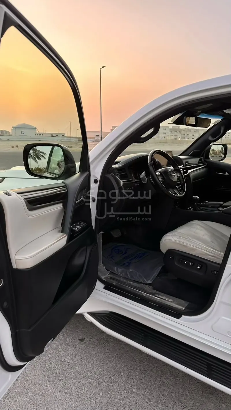 2017 Lexus LX 570