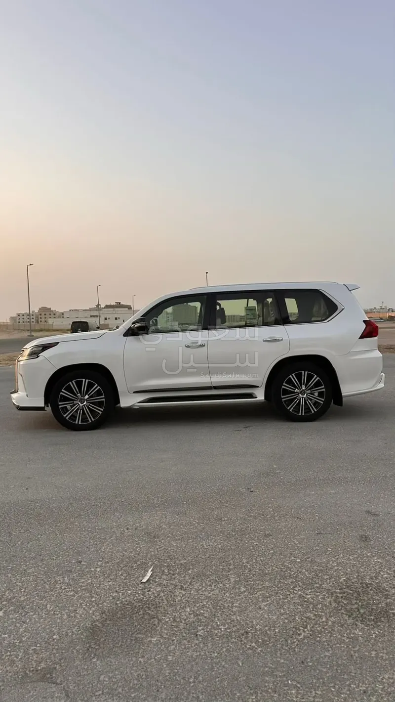 2017 Lexus LX 570