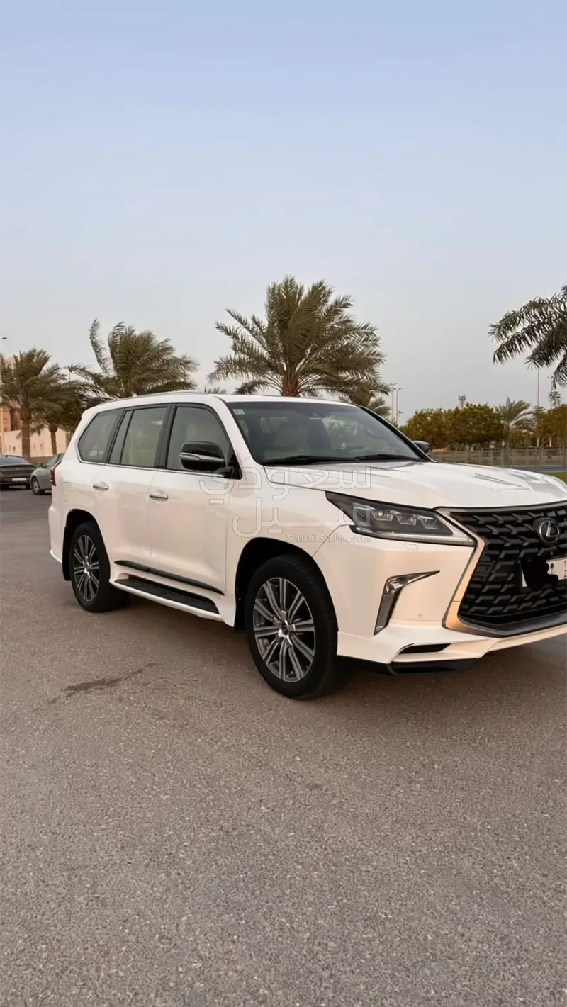 2017 Lexus LX 570