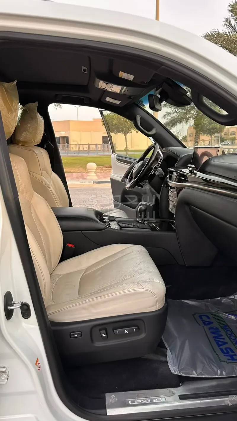 2017 Lexus LX 570