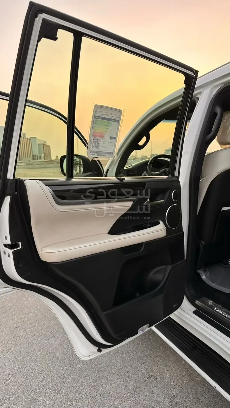 2017 Lexus LX 570