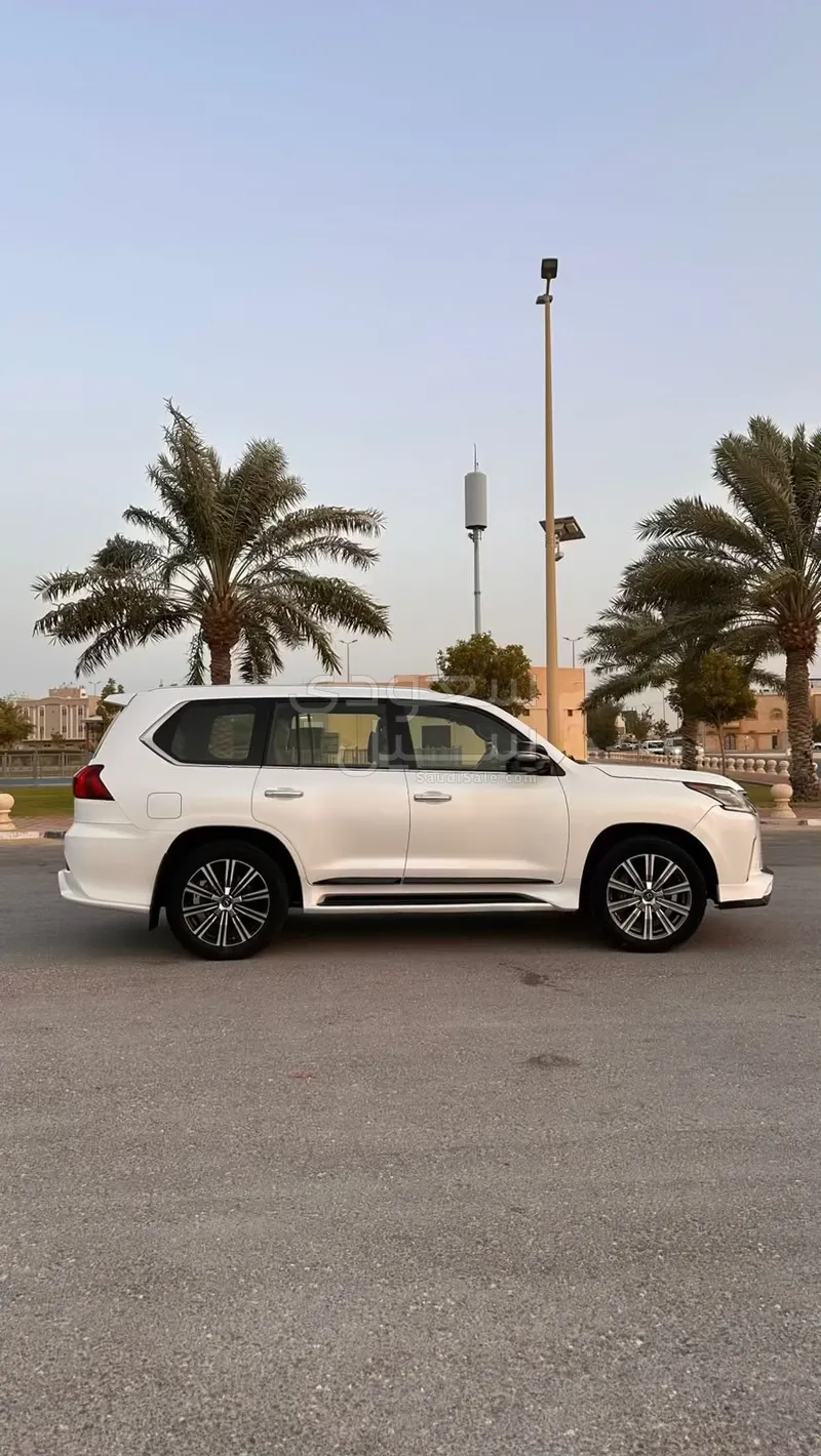 2017 Lexus LX 570