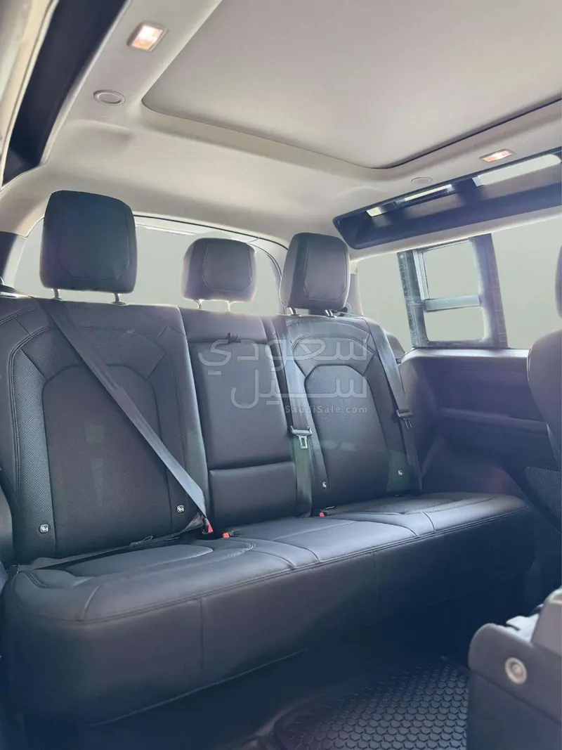 2023 Land Rover Defender 90