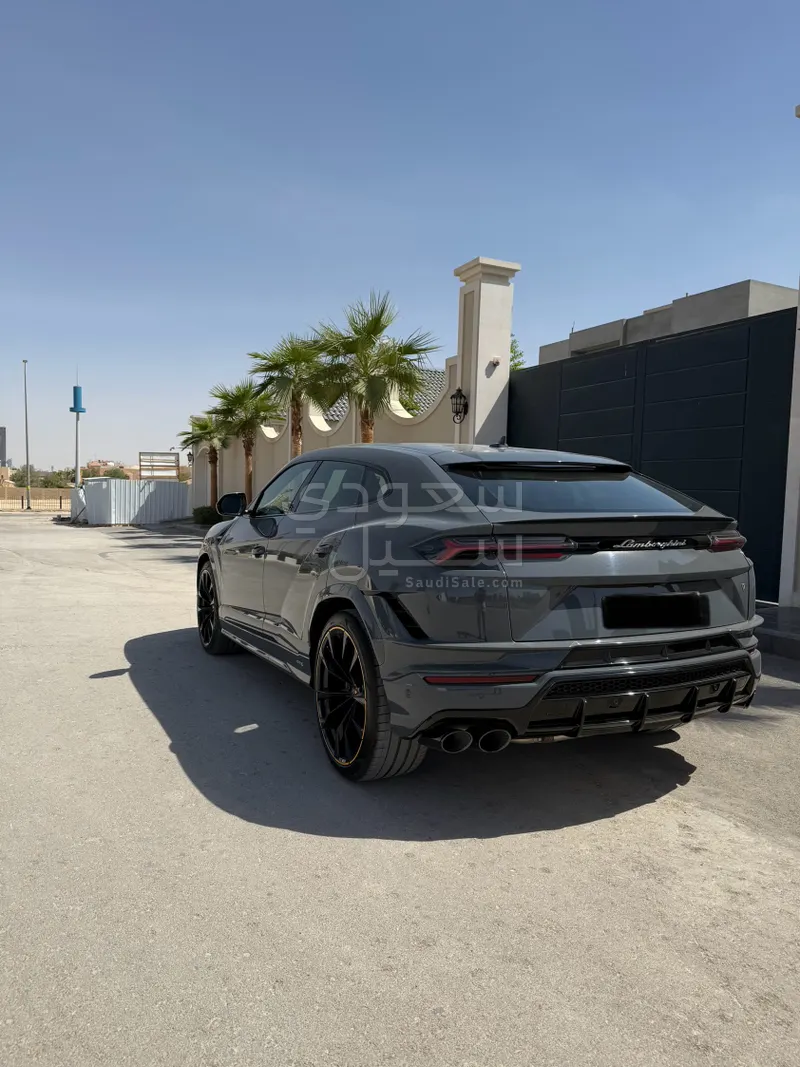 2023 لمبرجيني اوروس اس