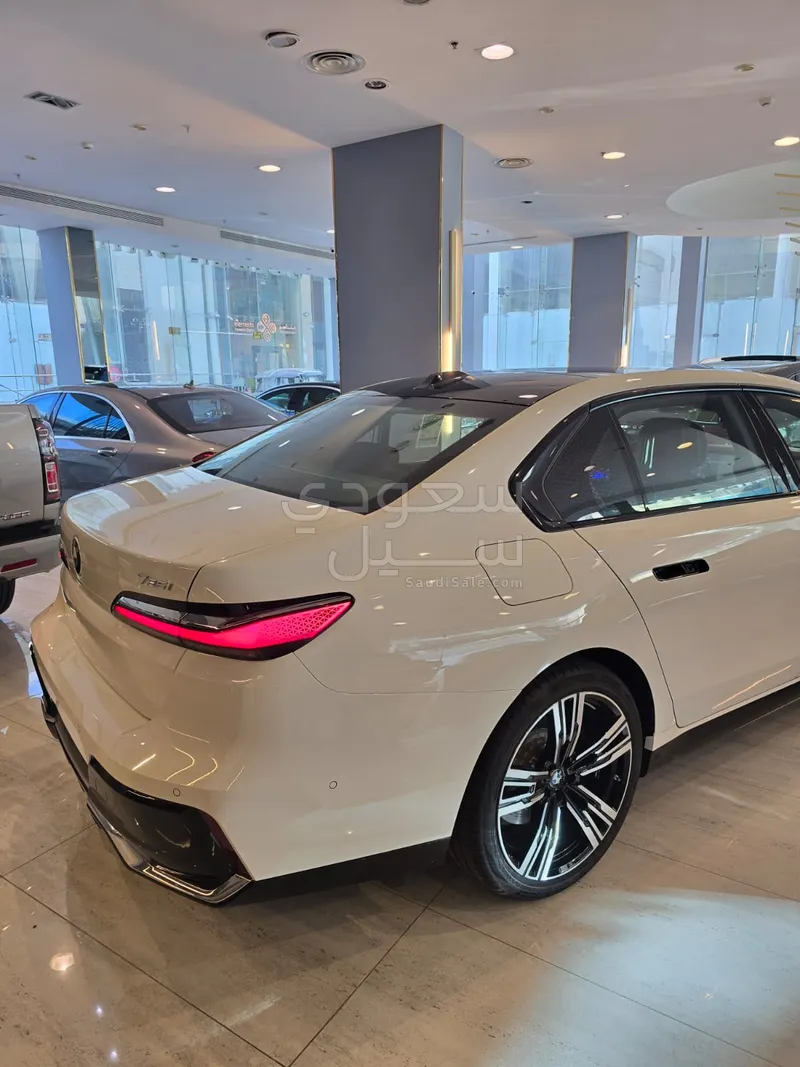 2025 BMW 7 Series 735i