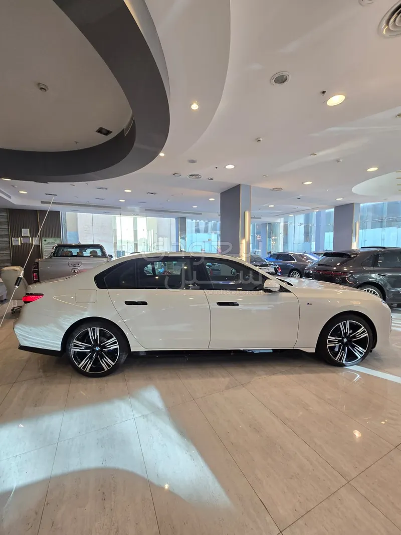 2025 BMW 7 Series 735i