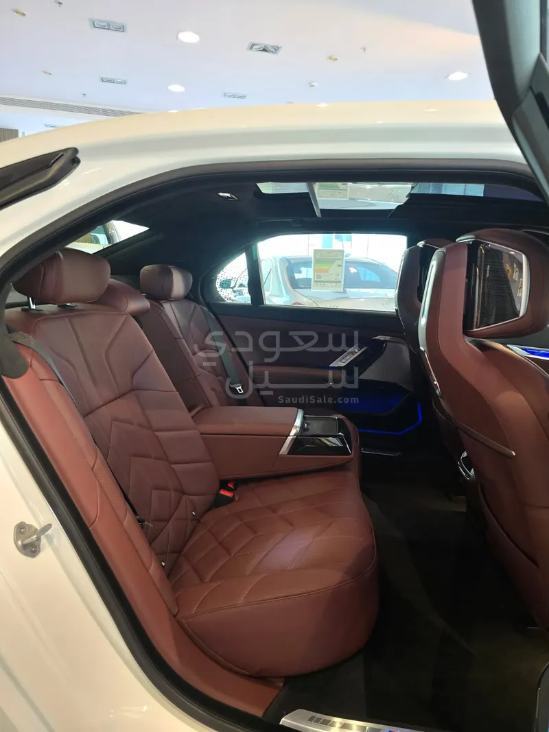 2025 BMW 7 Series 735i