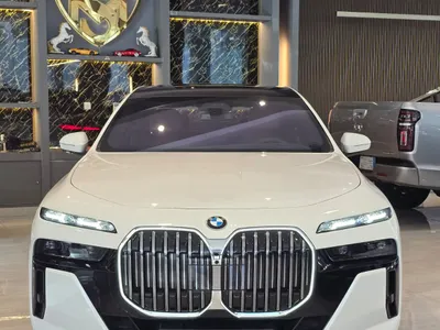 2025 بي ام دبليو الفئة السابعة 735أي
