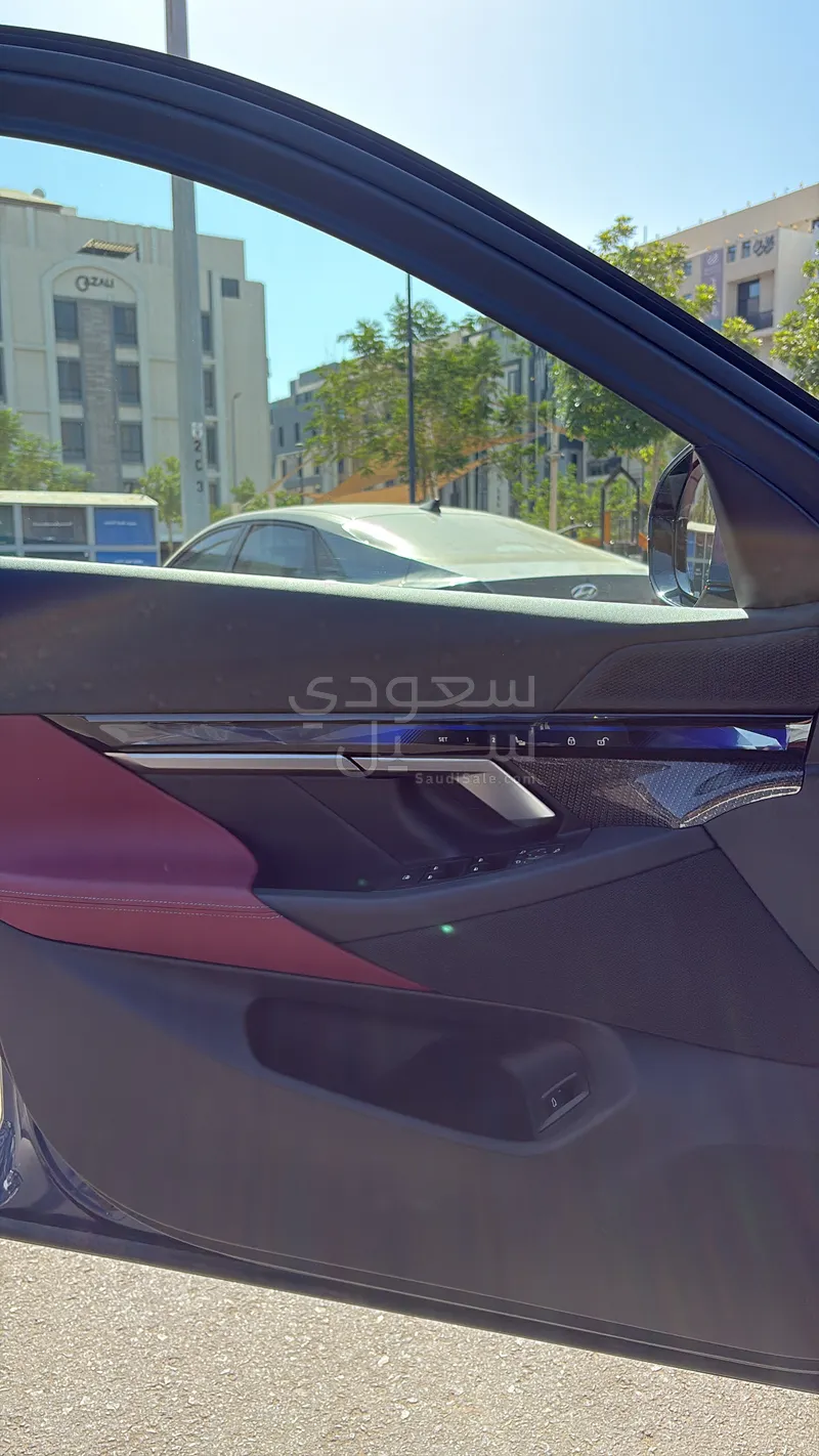 2024 BMW 5 Series 520i Mkit