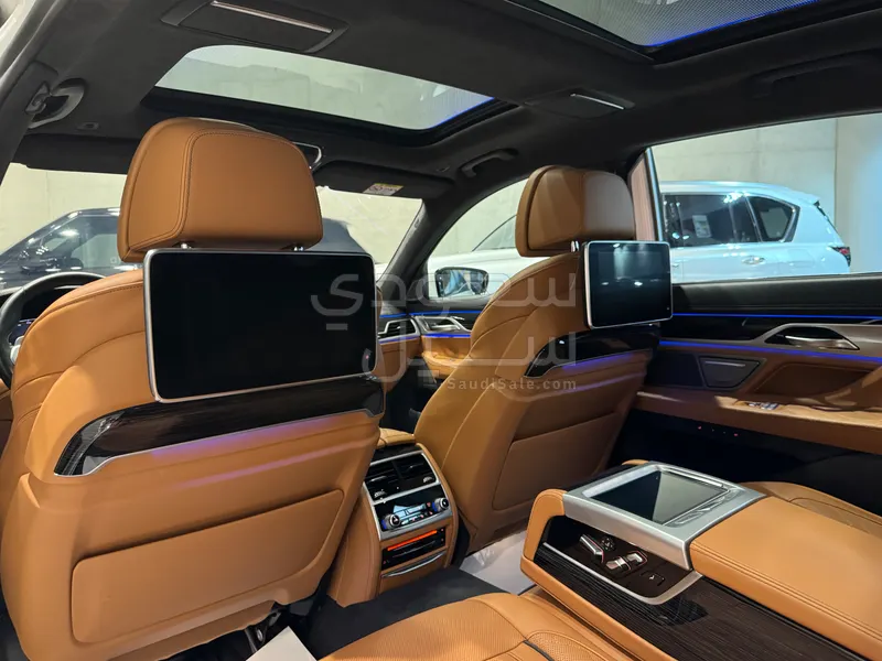 2020 بي ام دبليو الفئة السابعة 740 إل أي