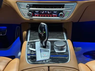 2020 بي ام دبليو الفئة السابعة 740 إل أي