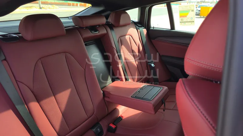 2025 BMW X Series 4