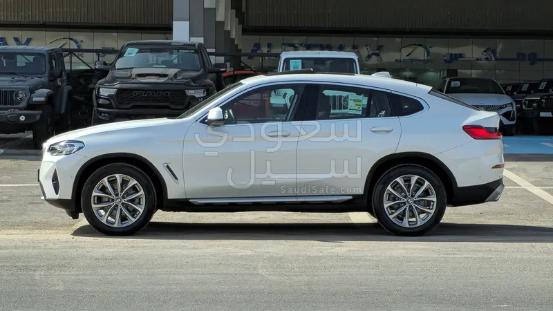 2025 BMW X Series 4