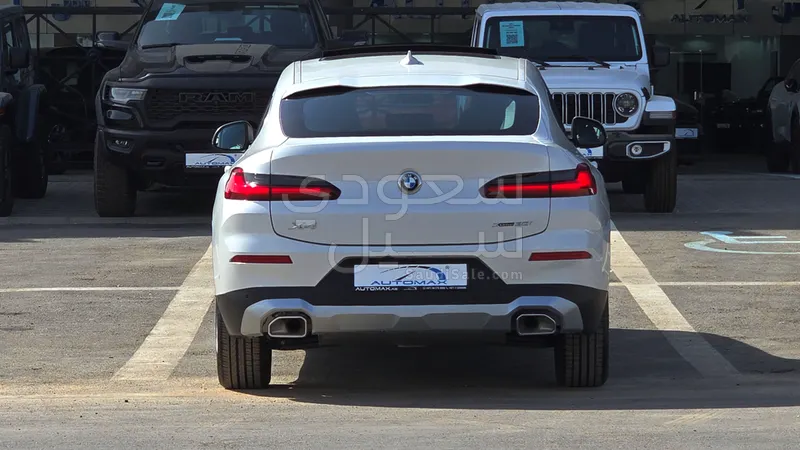 2025 BMW X Series 4