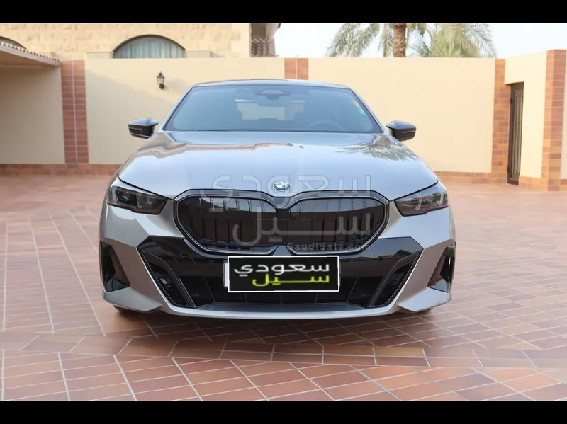 2024 بي ام دبليو الفئة الخامسة 520 أي