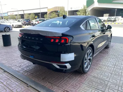 2025 فورد توروس تايتينيوم