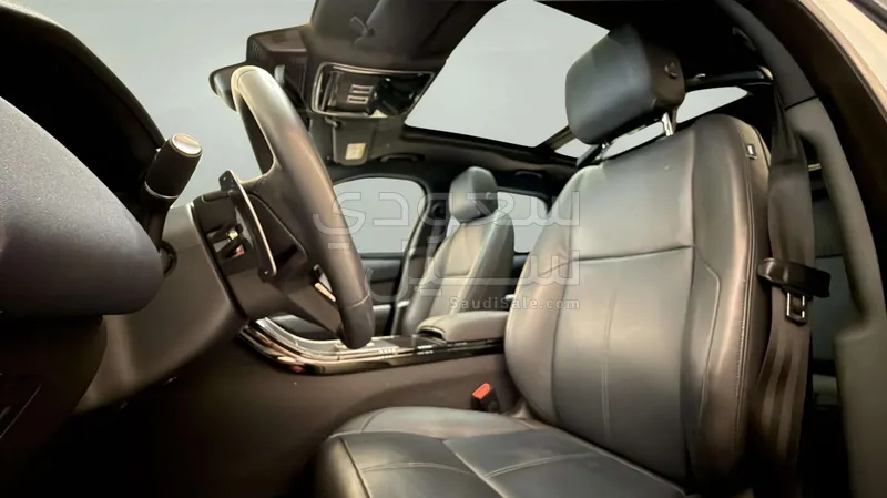 2024 Land Rover Range Rover Velar SE