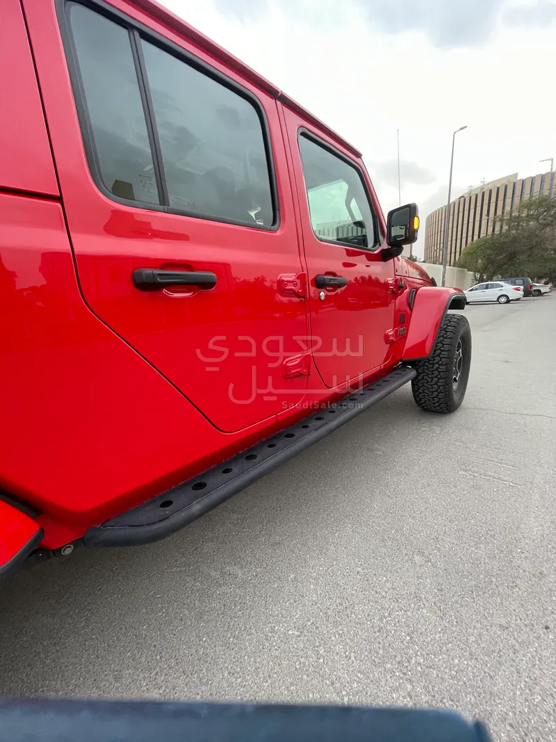 2021 جييب جلادياتور ساند رانر