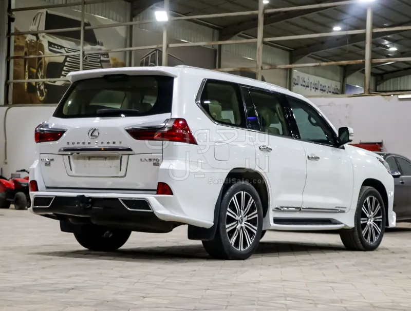 2016 Lexus LX 570