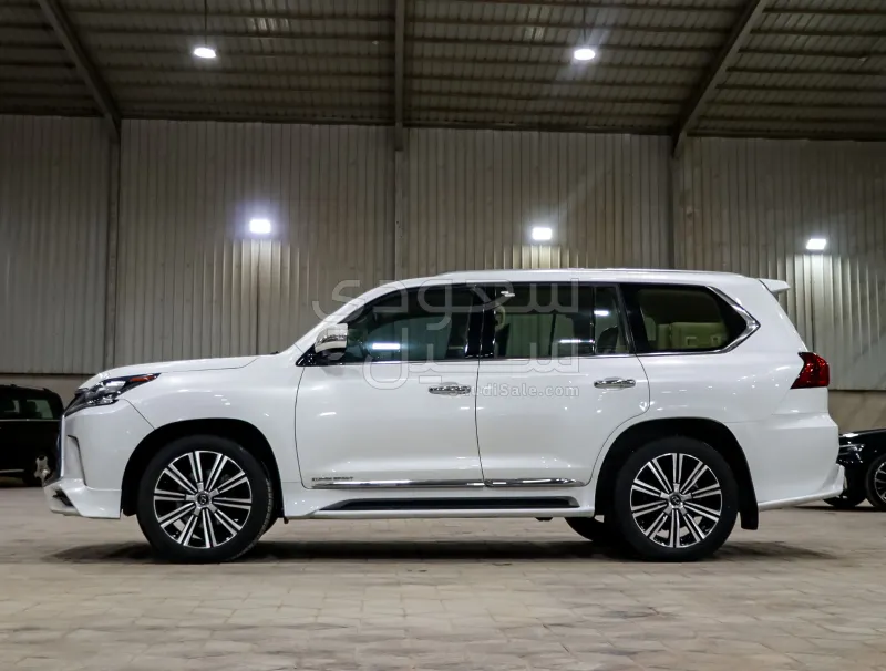 2016 Lexus LX 570