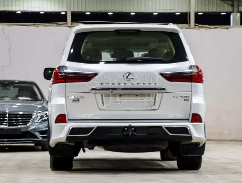 2016 Lexus LX 570