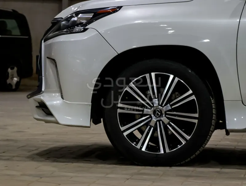 2016 Lexus LX 570