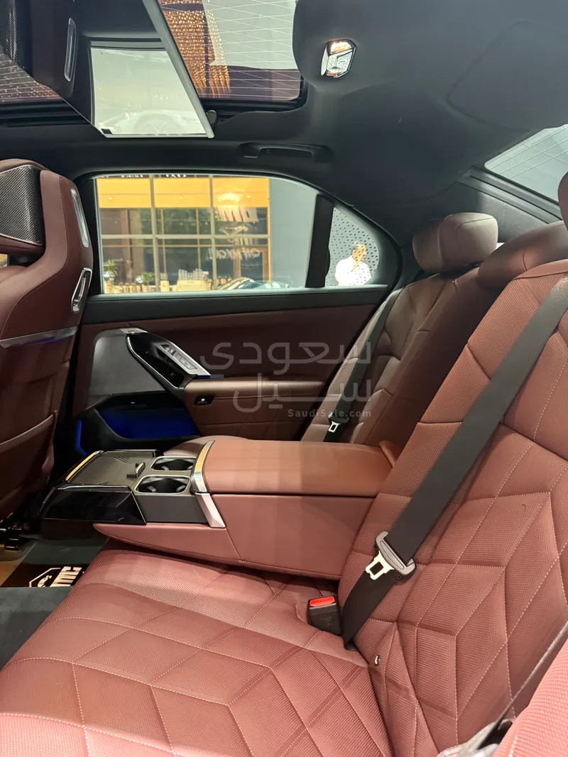 2025 BMW 7 Series 735i