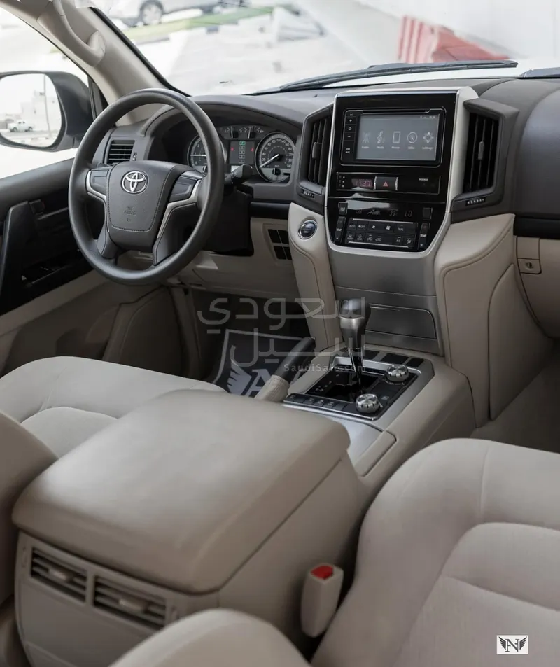2018 Toyota Land Cruiser GX