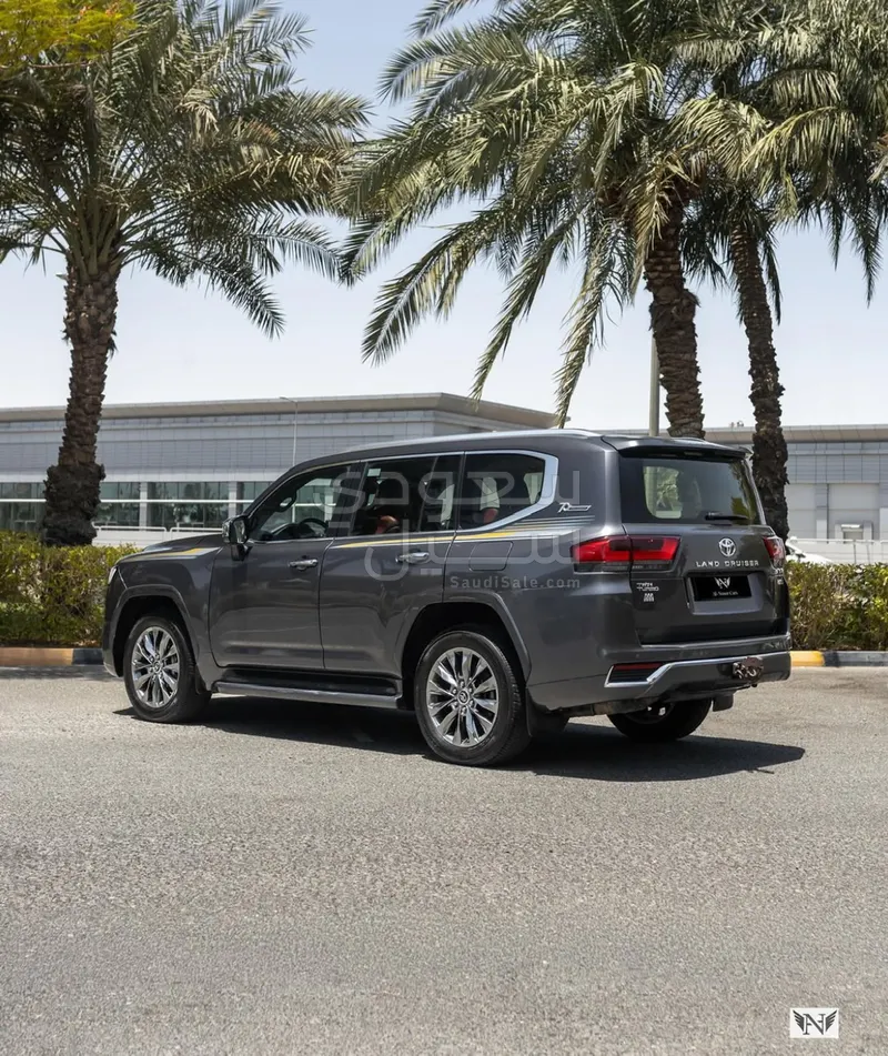 2022 Toyota Land Cruiser VXR