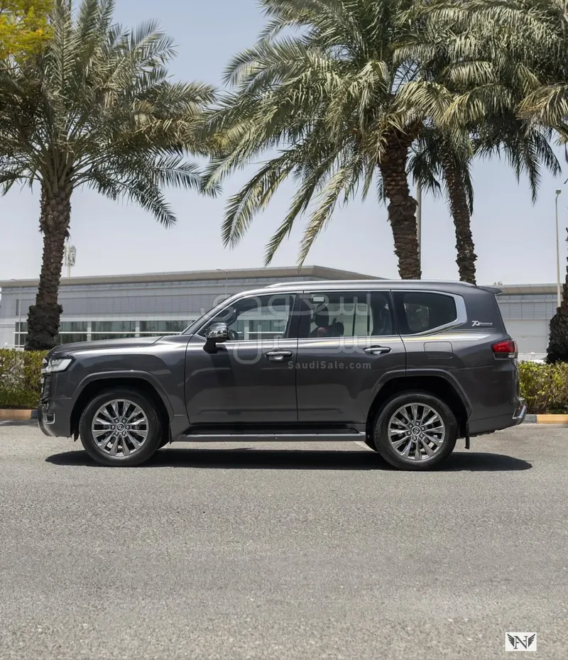 2022 Toyota Land Cruiser VXR