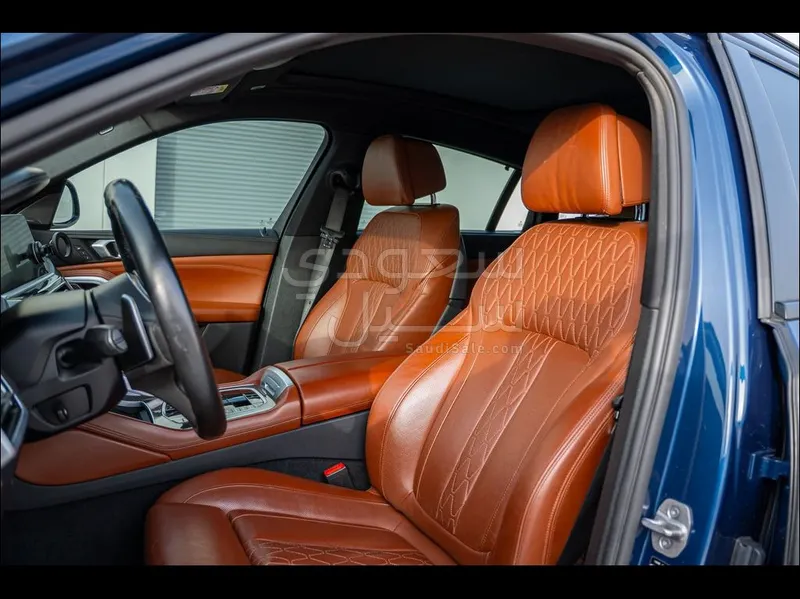 2021 BMW X Series 6 M50i