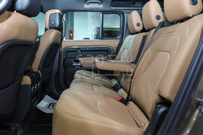 2025 Land Rover Defender X dynamic