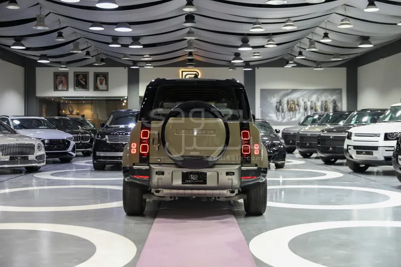 2025 Land Rover Defender X dynamic