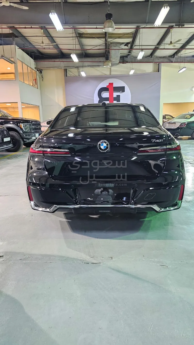 2025 BMW 7 Series 740i