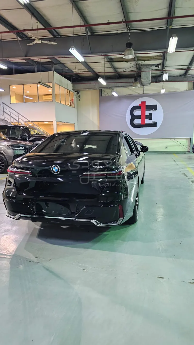 2025 BMW 7 Series 740i
