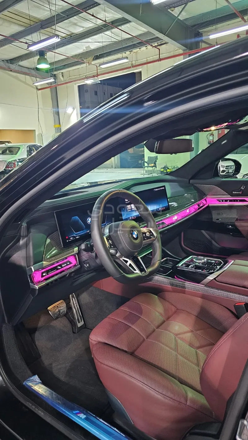 2025 BMW 7 Series 740i