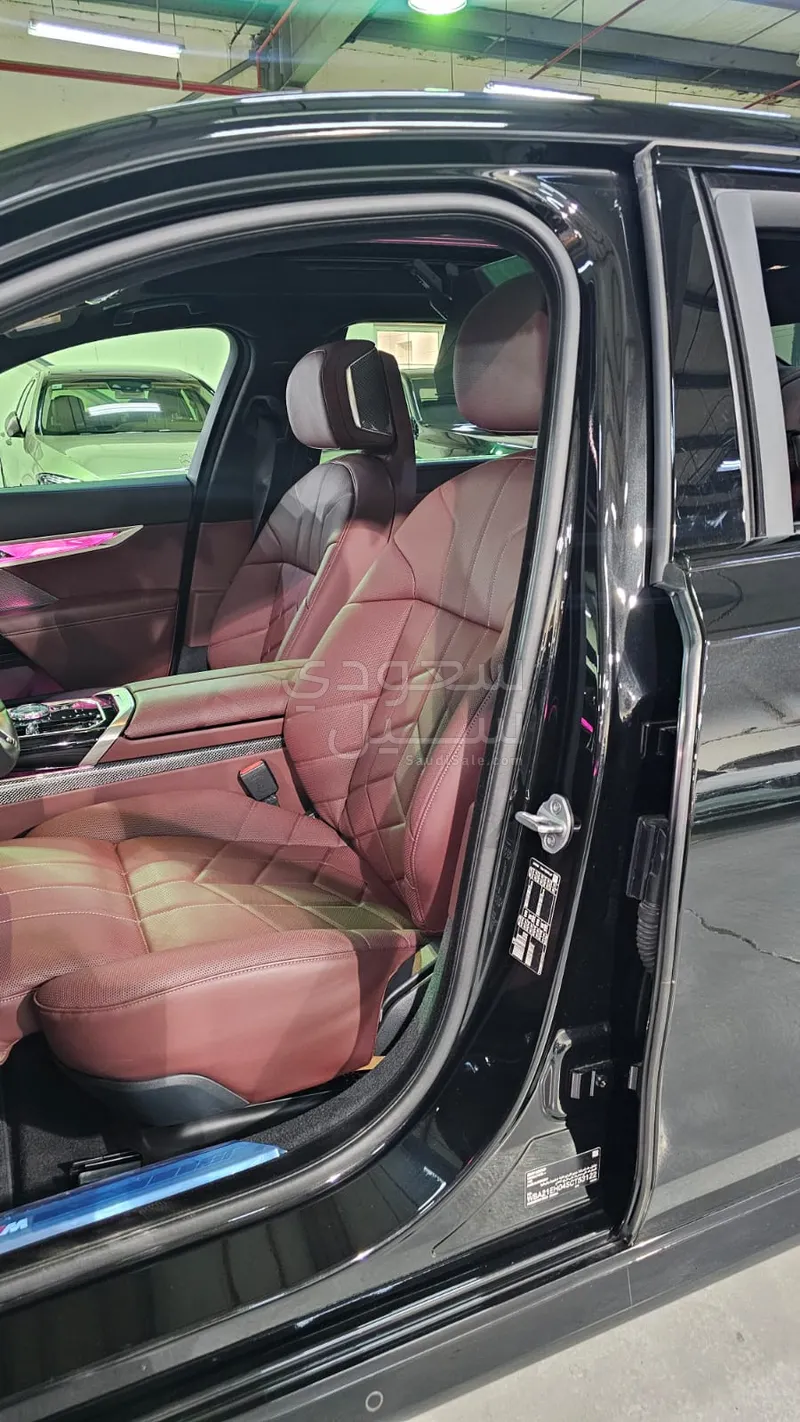 2025 BMW 7 Series 740i