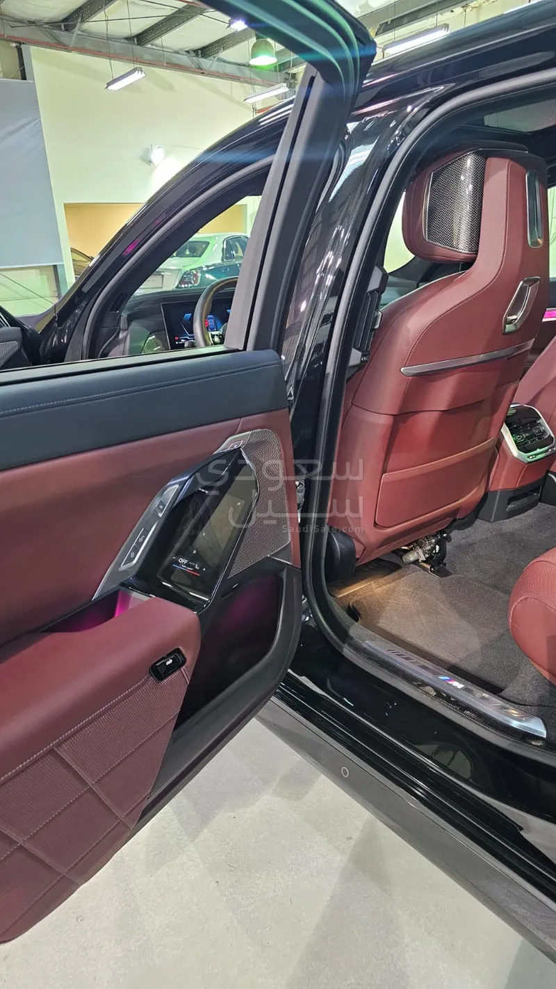 2025 BMW 7 Series 740i