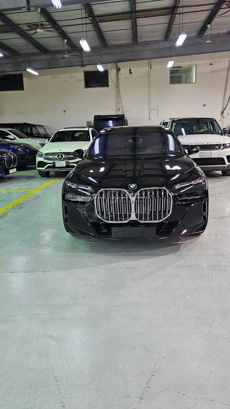 2025 BMW 7 Series 740i