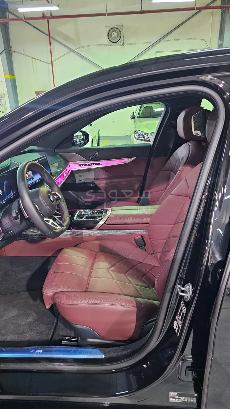 2025 BMW 7 Series 740i