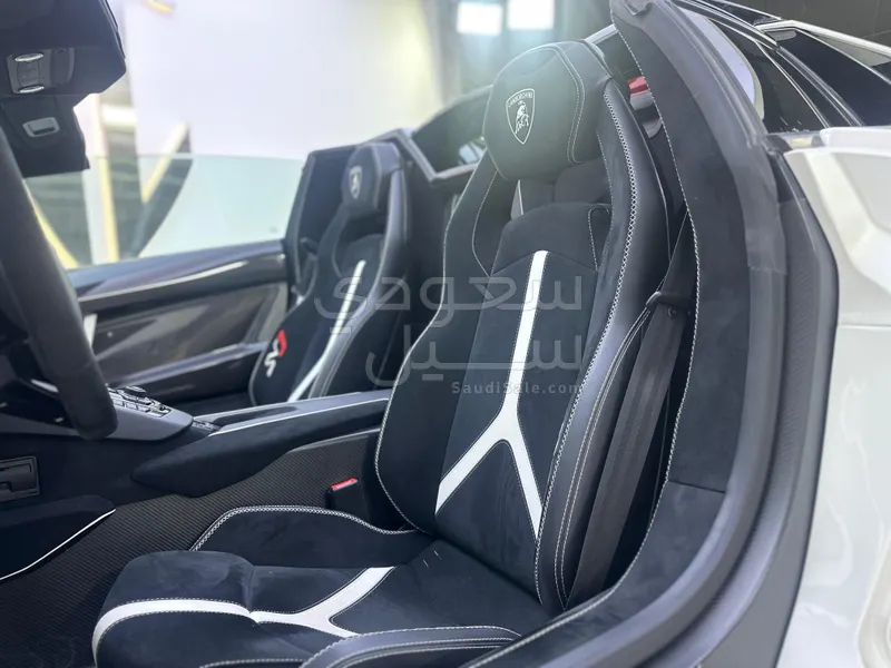 2021 Lamborghini Aventador SVJ