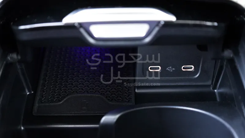 2025 مرسيدس - بنز سي 200 أي إم جي