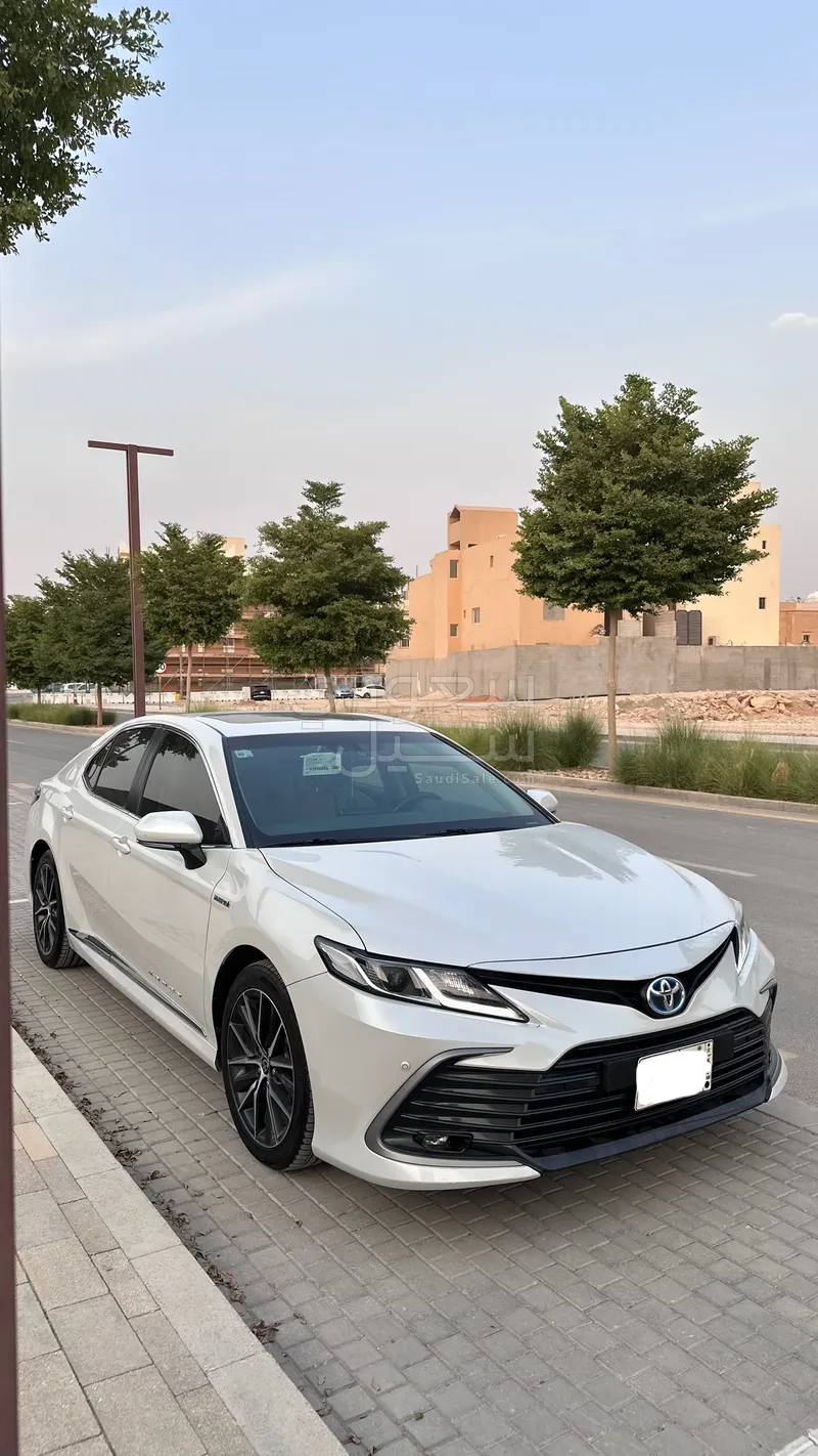 2021 تويوتا كامري جي ال اي