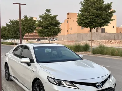 2021 تويوتا كامري جي ال اي