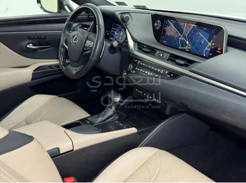 2020 لكزس إي إس 350