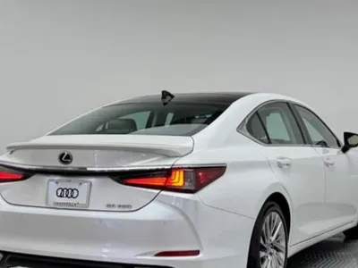 2020 لكزس إي إس 350