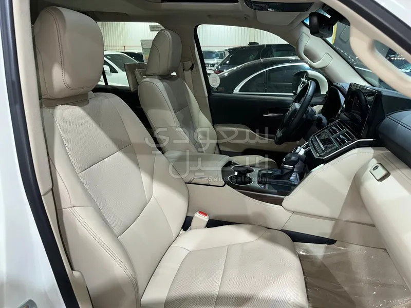 2024 Toyota Land Cruiser GXR
